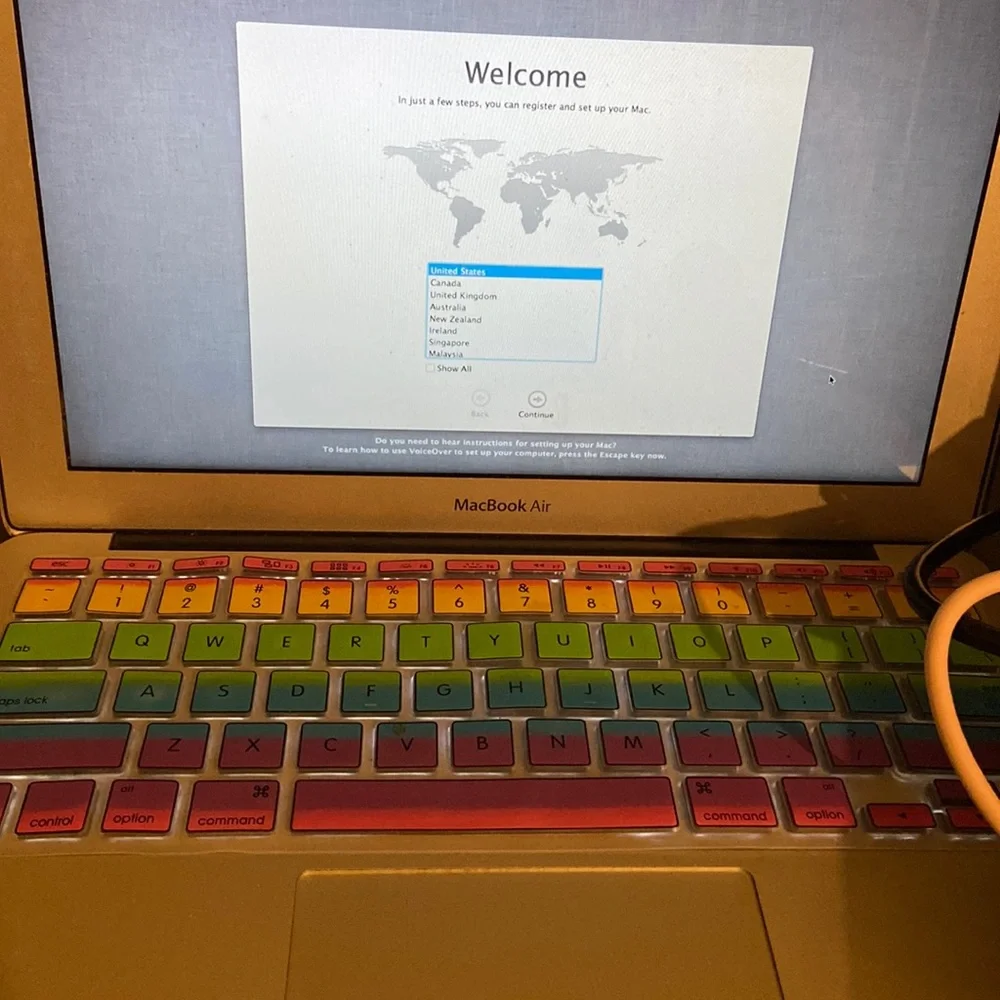 Apple MacBook Air (11-inch, Mid 2012) 1.7 GHz Intel Core i5 4 GV Laptop Silver